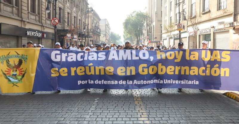 Estudiantes de la UAS se manifiestan en apoyo a la autonomía universitaria