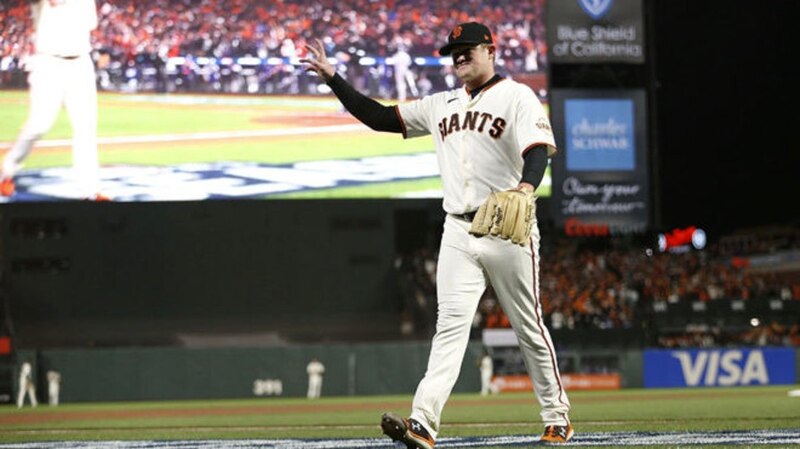 Madison Bumgarner poncha a un bateador en la Serie Mundial de 2014.