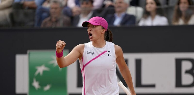 La tenista española Paula Badosa celebra su victoria en el Mutua Madrid Open 2021