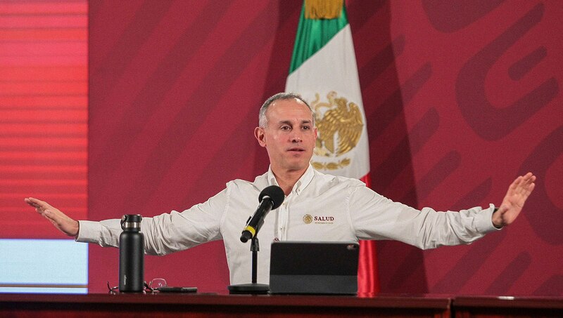 El Secretario de Salud da una conferencia de prensa sobre la pandemia de COVID-19.