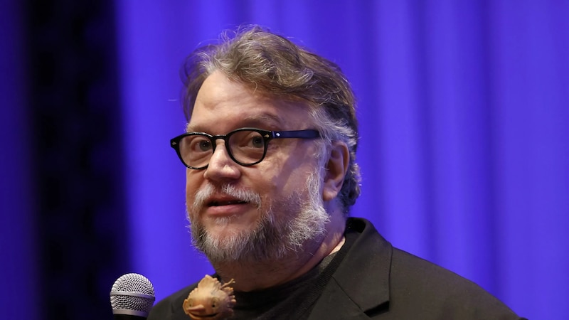 El director de cine Guillermo del Toro en una conferencia de prensa.