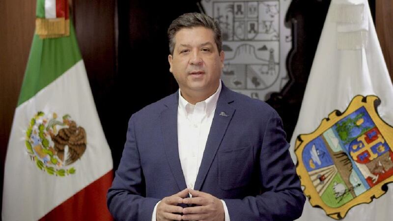 El gobernador de Jalisco, Enrique Alfaro, da un discurso.