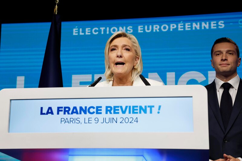 Marine Le Pen pronuncia un discurso en un mitin de campaña en París