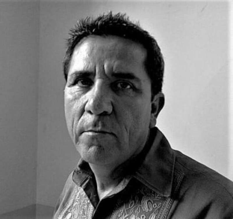 Retrato de un hombre serio
