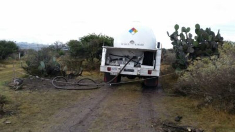 Accidente de camión cisterna en la carretera