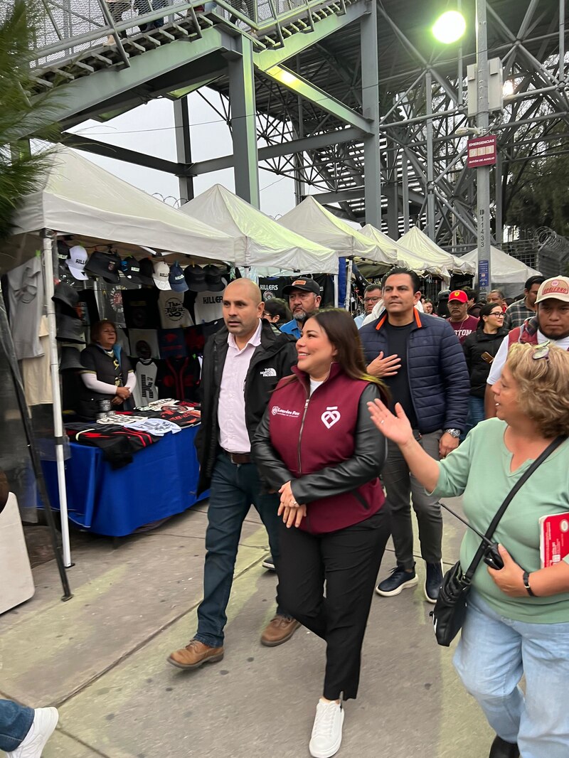 La alcaldesa de Iztapalapa, Clara Brugada, saluda a los vecinos de la demarcación
Clara Brugada, alcaldesa de Iztapalapa, saluda a los vecinos de la demarcación
La alcaldesa de Iztapalapa, Clara Brugada, camina por la demarcación
Clara Brugada, alcaldesa de Iztapalapa, camina por la demarcación
La alcaldesa de Iztapalapa, Clara Brugada, saluda a los comerciantes de la demarcación
Clara Brugada, alcaldesa de Iztapalapa, saluda a los comerciantes de la demarcación
La alcaldesa de Iztapalapa, Clara Brugada, recorre la demarcación
Clara Brugada, alcaldesa de Iztapalapa, recorre la demarcación
La alcaldesa de Iztapalapa, Clara Brugada, atiende las demandas de los vecinos de la demarcación
Clara Brugada, alcaldesa de Iztapalapa, atiende las demandas de los vecinos de la demarcación