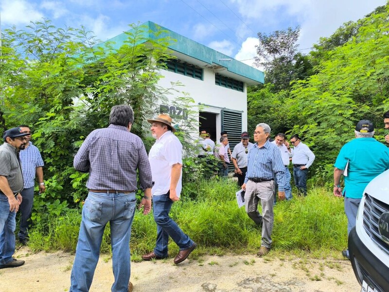 Visita del gobernador a la planta de tratamiento de agua de Ponce