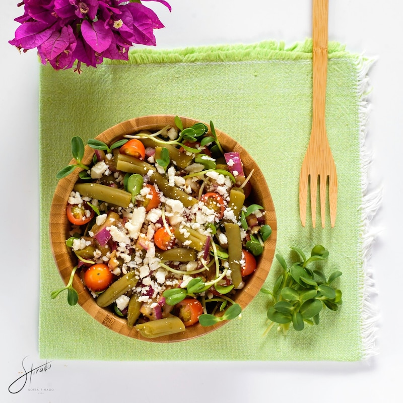 Ensalada de ejotes con tomate y queso feta