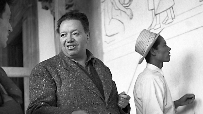 Diego Rivera pintando un mural