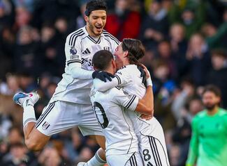 Raúl Jiménez asiste en empate del Fulham ante el Liverpool