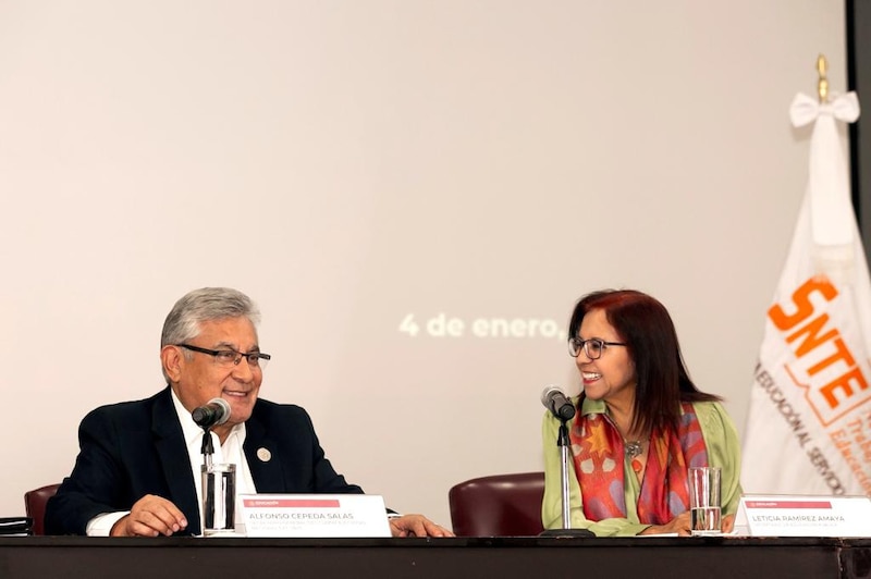 Diálogo por la Educación entre Alfonso Cepeda Salas y Leticia Ramírez Amaya