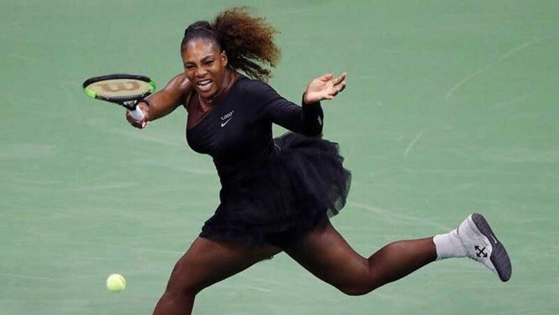Serena Williams en acción durante el US Open 2018