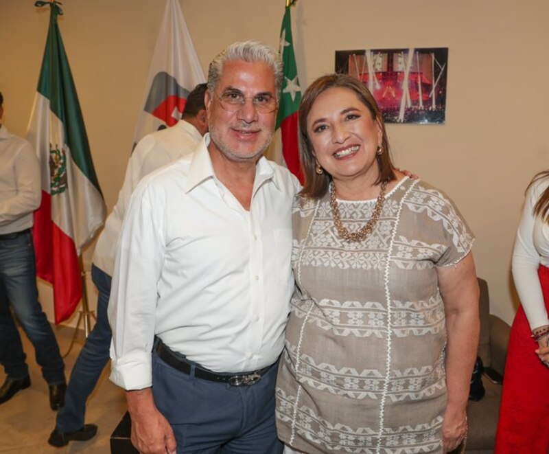 El gobernador de Oaxaca, Alejandro Murat, se reúne con la presidenta de la Cámara de Diputados, Laura Rojas.