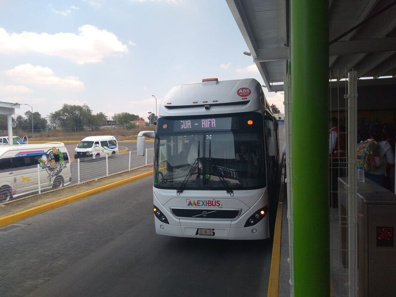Autobús en una estación