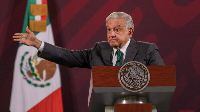 El presidente Andrés Manuel López Obrador da un discurso en el Palacio Nacional.