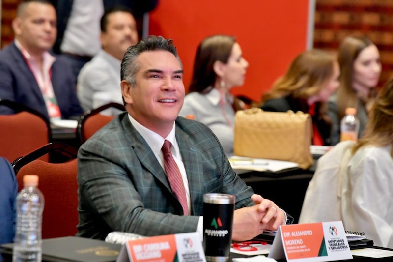 El Dr. Alejandro Moreno Cárdenas, Presidente del CEN del PRI, durante la inauguración de la Reunión Plenaria de la bancada del PRI en la Cámara de Diputados.