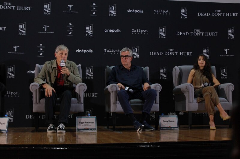 Viggo Mortensen, Danny Huston y Mia Goth en la presentación de la película "The Dead Don't Hurt" en el Festival Internacional de Cine de Morelia.