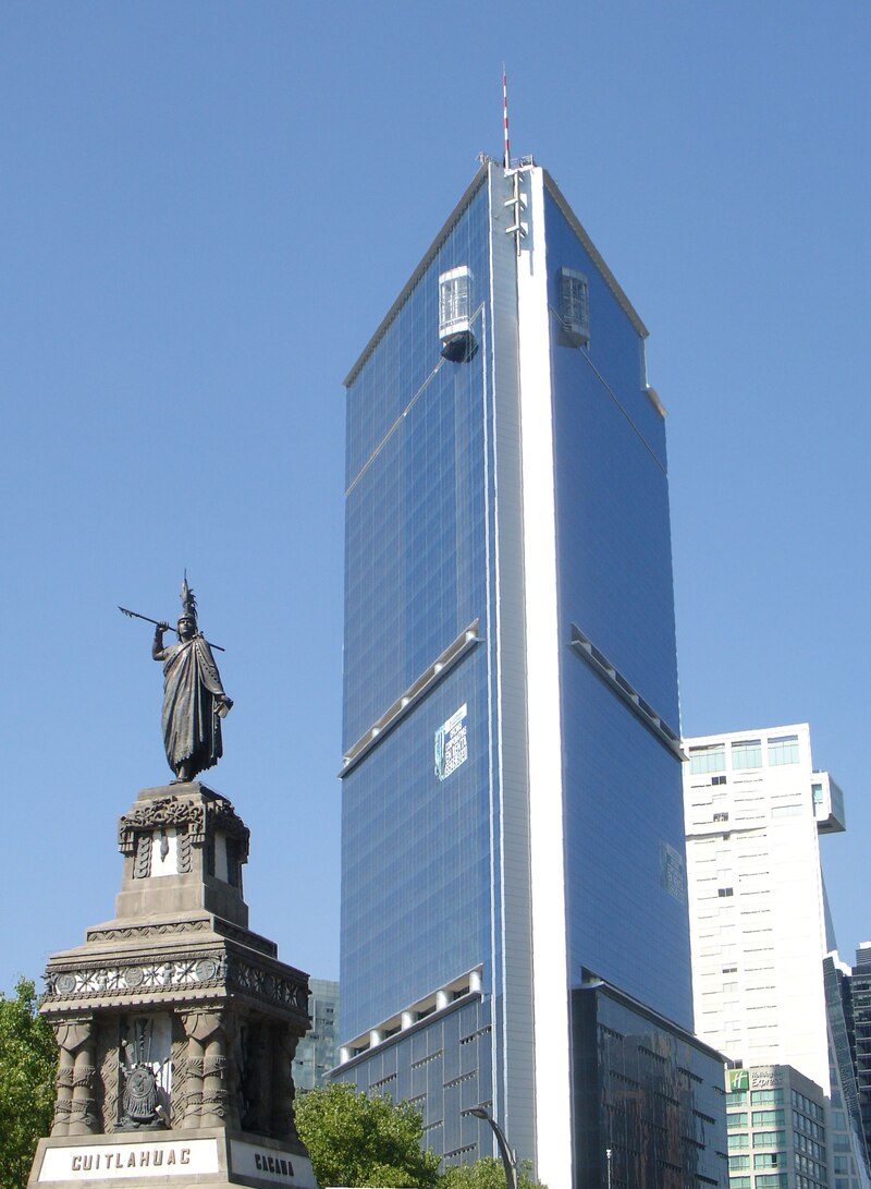 Monumento a Cuitláhuac y Torre Latinoamericana
