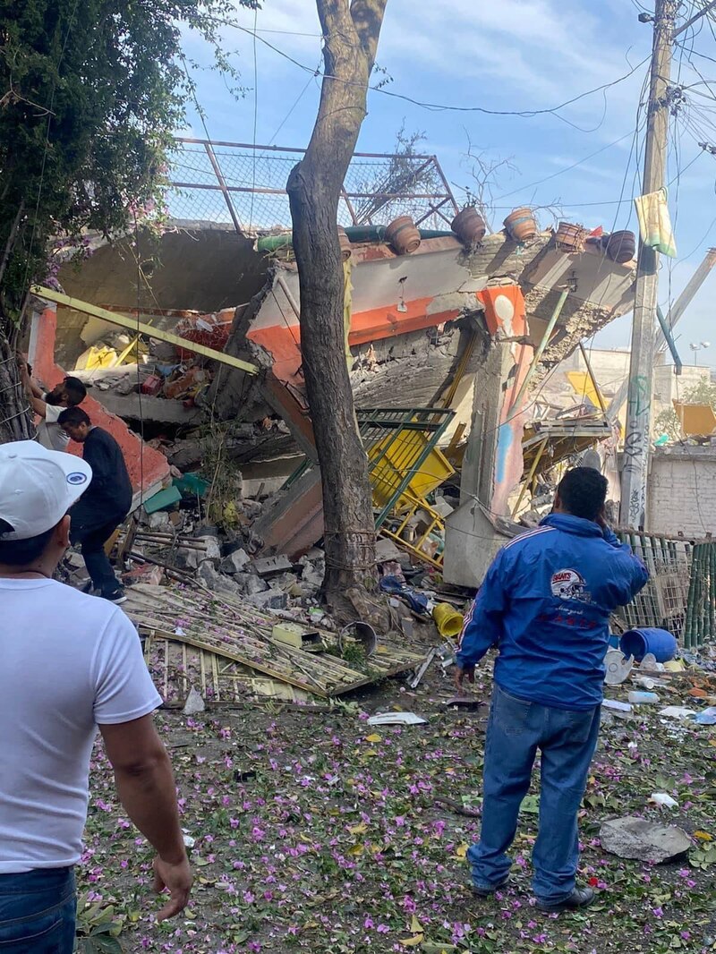 Rescate tras explosión en un edificio de la Ciudad de México