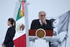 México vacunará a migrantes y amplía campaña a 49 años para contener brote de sarampión 