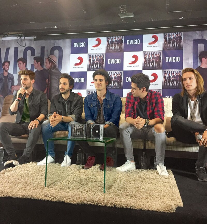 DVICIO, la banda española de pop rock, en una entrevista.