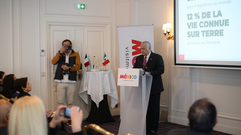 Presidente de México da discurso en foro internacional