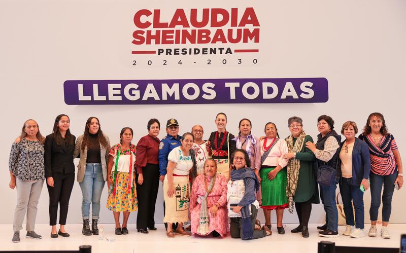 Claudia Sheinbaum, precandidata de Morena a la presidencia de México, se reúne con mujeres indígenas
