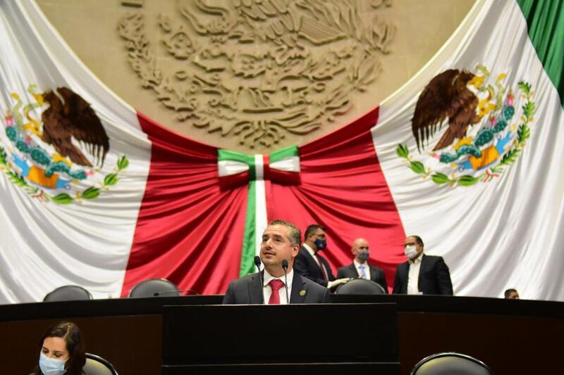 El presidente mexicano Andrés Manuel López Obrador pronuncia un discurso ante el Congreso.