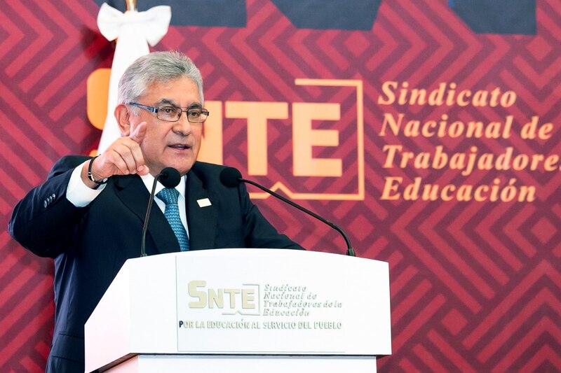 El líder del SNTE, Juan Díaz de la Torre, durante un discurso.