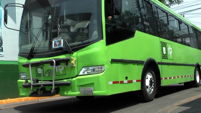 Autobús verde en la Ciudad de México