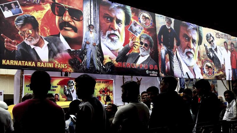 Multitud de fans de Rajinikanth en la India