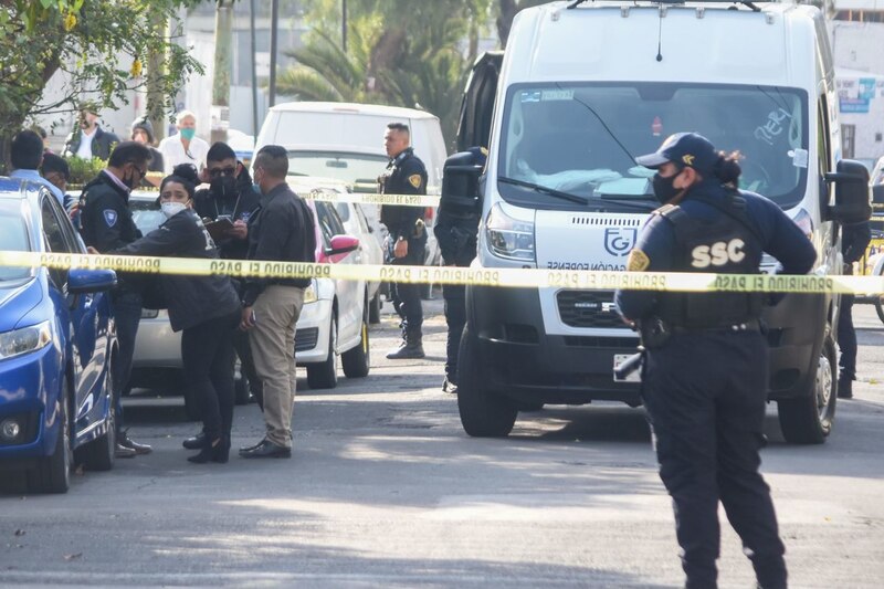 Title: Asesinato en la Ciudad de México