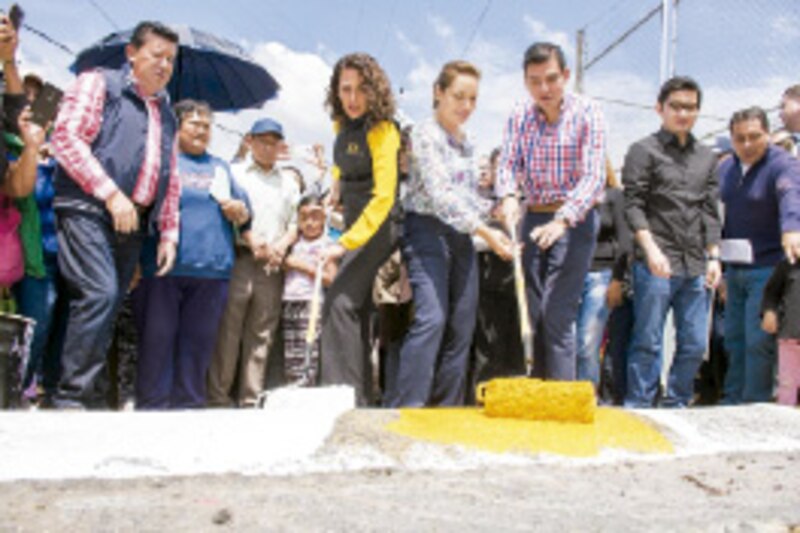 Inauguración de una calle en la ciudad de México