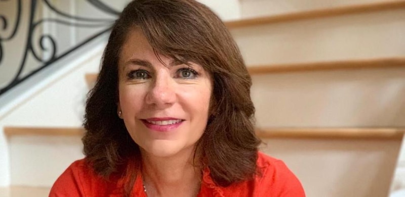 Mujer en la escalera