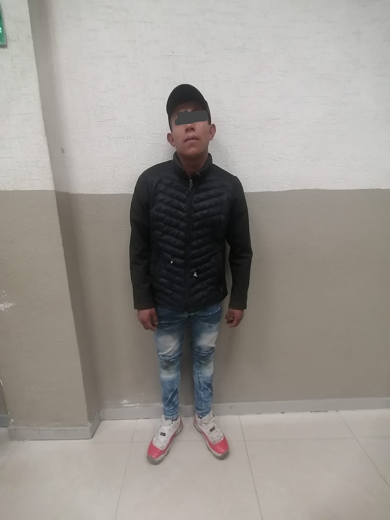 Joven detenido por la policía