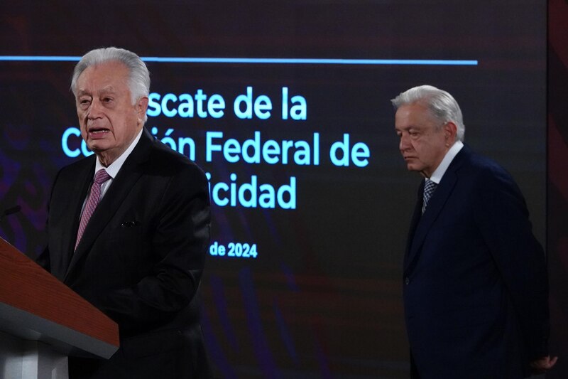 AMLO y Bartlett en la presentación del Plan Nacional de Desarrollo 2023-2024