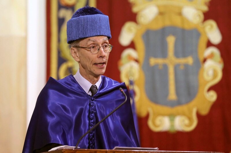 El profesor Juan Luis Arsuaga durante su investidura como doctor honoris causa por la Universidad de Burgos