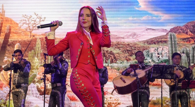 ¡Ángela Aguilar cantando en vivo!