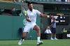Novak Djokovic logra sufrida victoria en su primer partido en Wimbledon