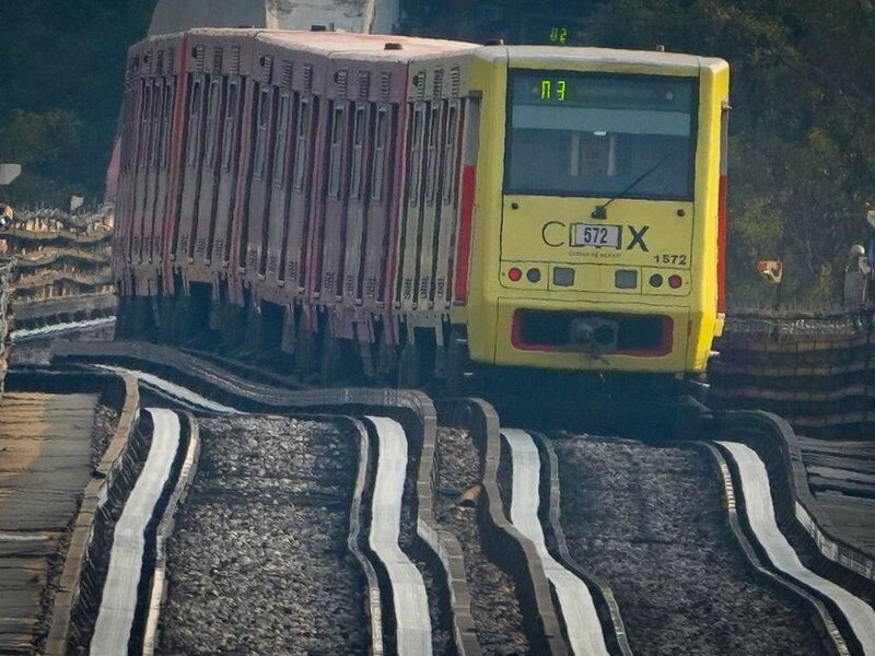 Un tren descarrilado