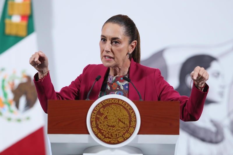 Claudia Sheinbaum sobre Hernán Bermúdez. La mandataria reveló que el ex presidente AMLO ya había mandado destituir a Hernán Bermúdez por indicios de incumplimiento de sus funciones.
