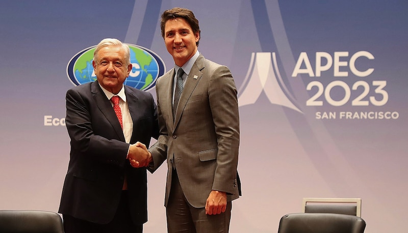 El presidente mexicano, Andrés Manuel López Obrador, se reúne con el primer ministro canadiense, Justin Trudeau, en la Cumbre de Líderes de APEC 2023 en San Francisco.