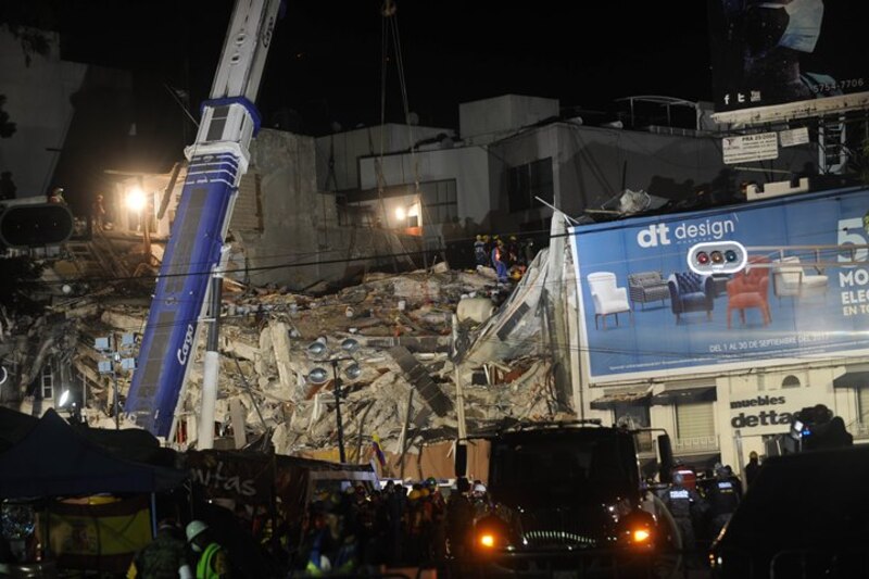 Rescate en las ruinas de un edificio tras un terremoto