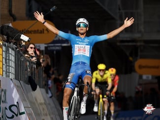 Isaac del Toro a un paso de la gloria, gana la 6º etapa de la Tirreno Adriático