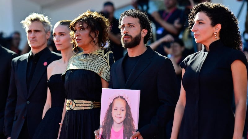 Actores de "La voz de Hind Rajab" durante la alfombra roja del Festival de Venecia