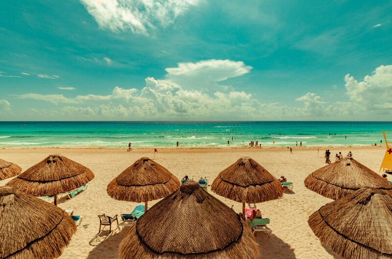 Gente en una playa de Cancún