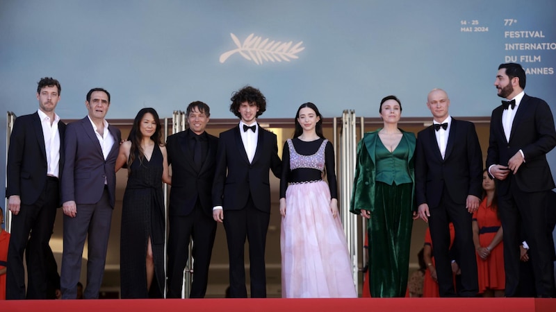 Elenco de la película "La hija del caníbal" en el Festival de Cine de Cannes