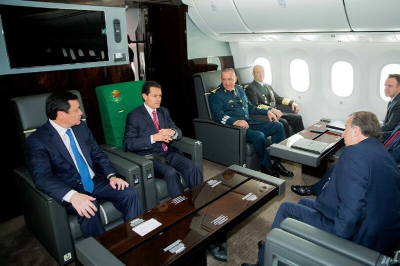 Reunión en el avión presidencial