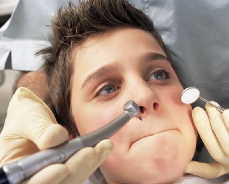 Niño en el dentista
