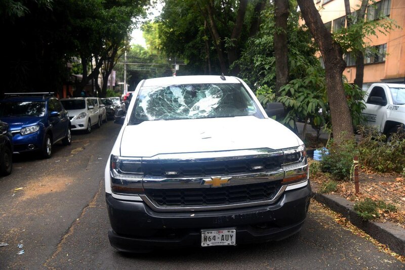 Camioneta con el parabrisas roto